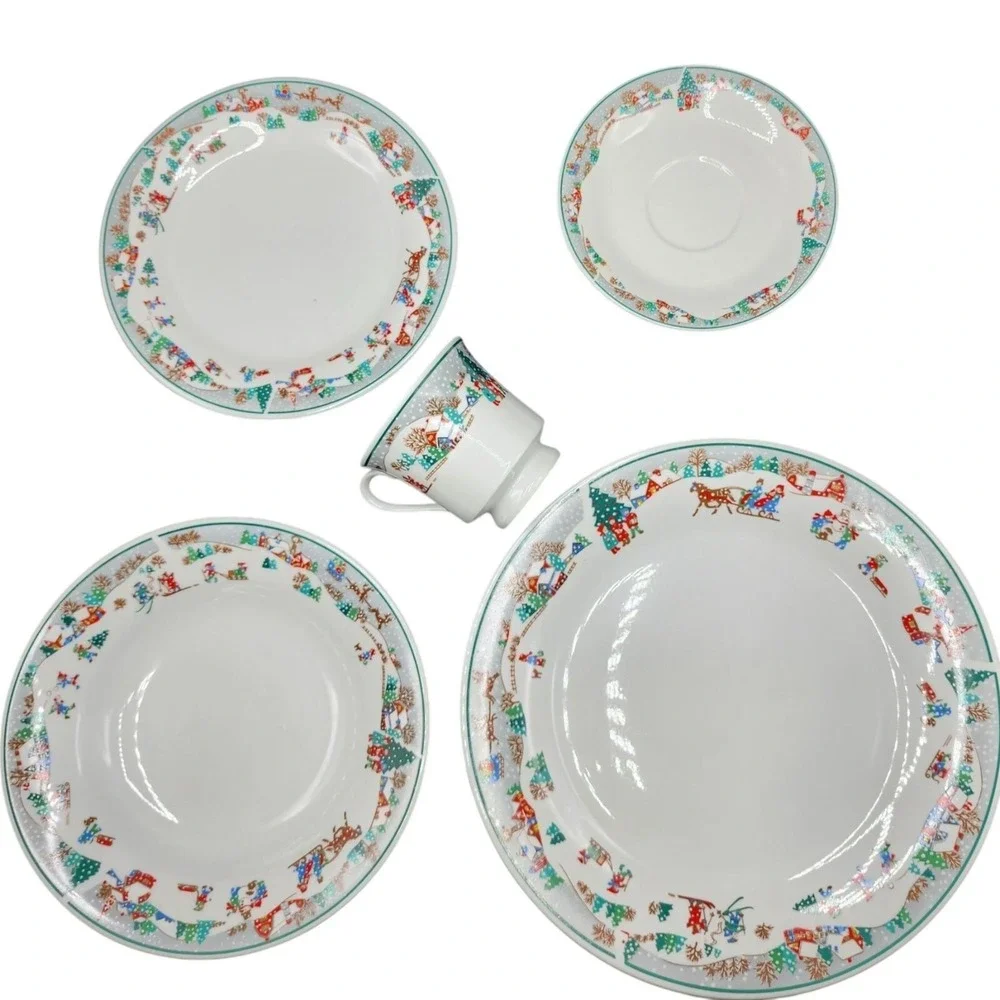 Vintage Christmas Wonderland Porcelain China 20pc‎ Dinnerware Set Holiday Design